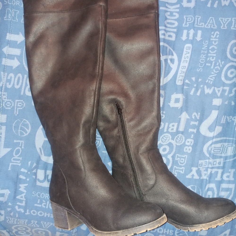 OVER THE KNEE BOOT